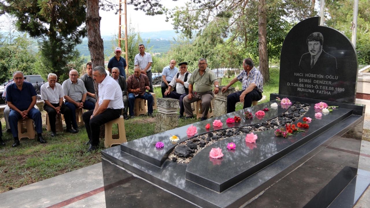Şemsi Denizer Zonguldak'ta mezarı başında anıldı