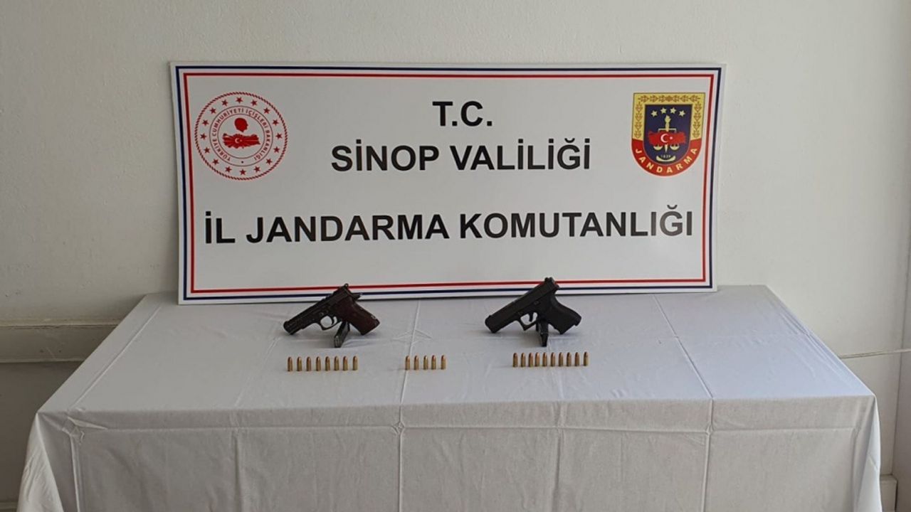 Sinop'ta iki ruhsatsız tabanca ele geçirildi
