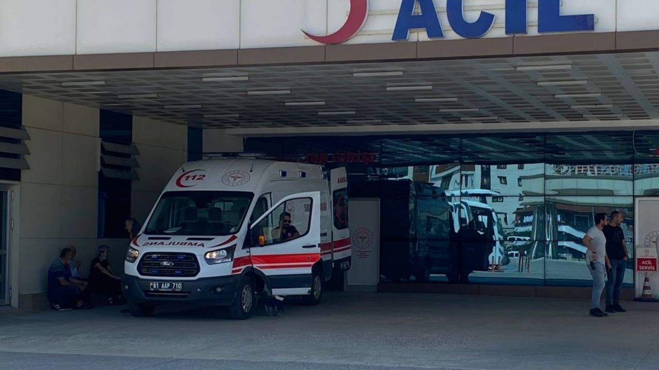 Düzce'de kendisini bıçakla yaraladığı iddia edilen kadın hastaneye kaldırıldı