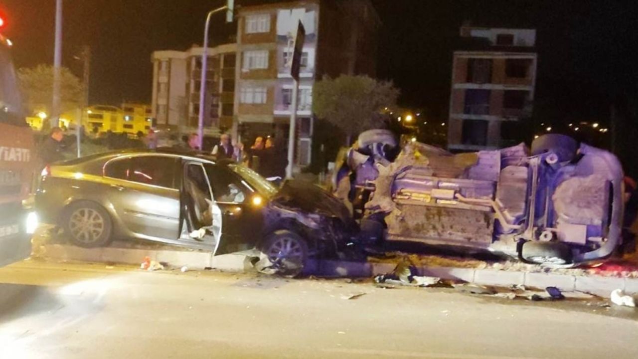 Amasya'da iki otomobilin çarpıştığı kazada 6 kişi yaralandı
