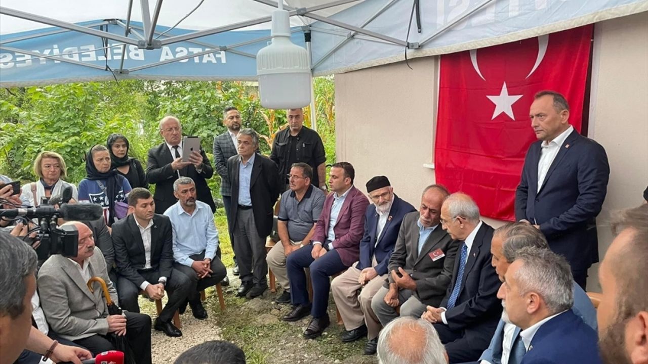 CHP Genel Başkanı Kılıçdaroğlu, şehit Kesti'nin ailesine taziye ziyaretinde bulundu