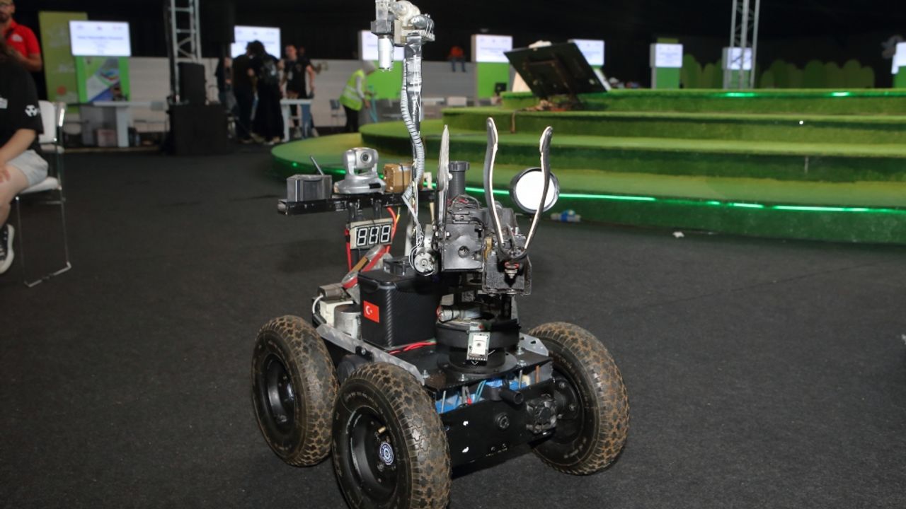 Ege Üniversitesi öğrencileri, arama kurtarma robotu geliştirdi