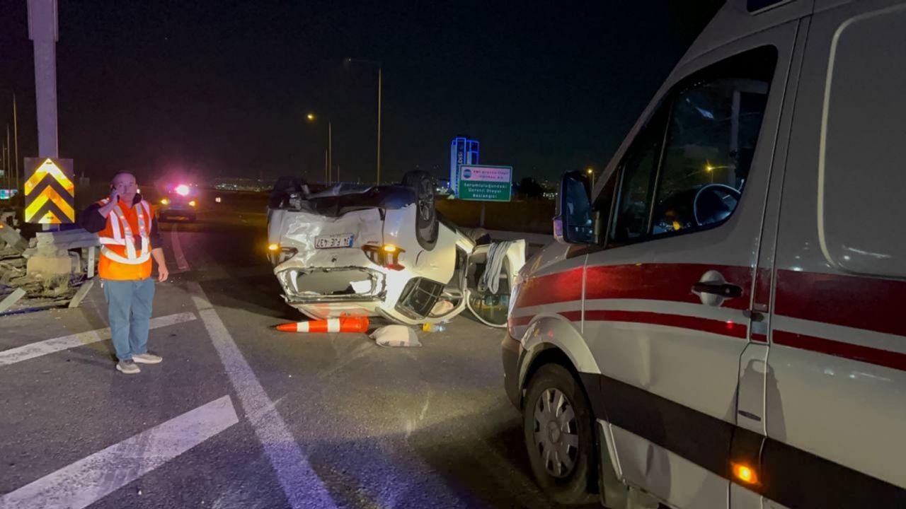 Kocaeli'de tırın çarpması sonucu devrilen otomobildeki 2 kişi yaralandı