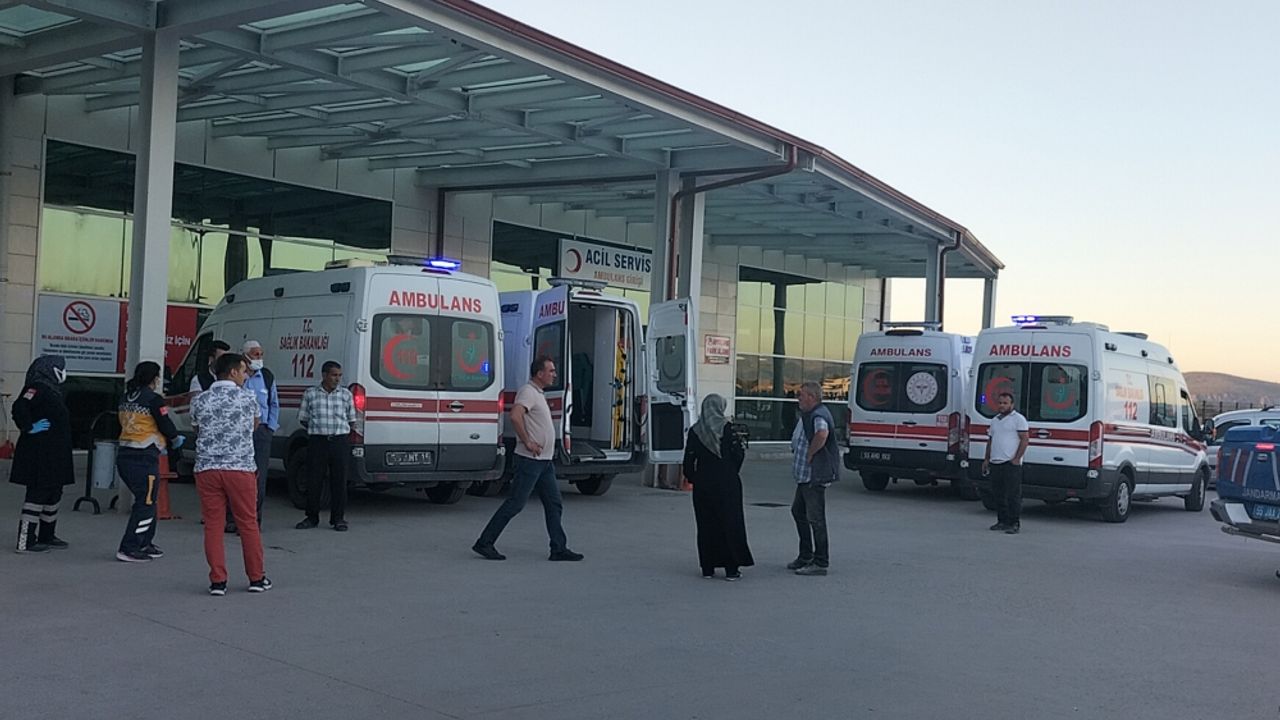Samsun'da tarım işçilerini taşıyan minibüs devrildi, 27 kişi yaralandı