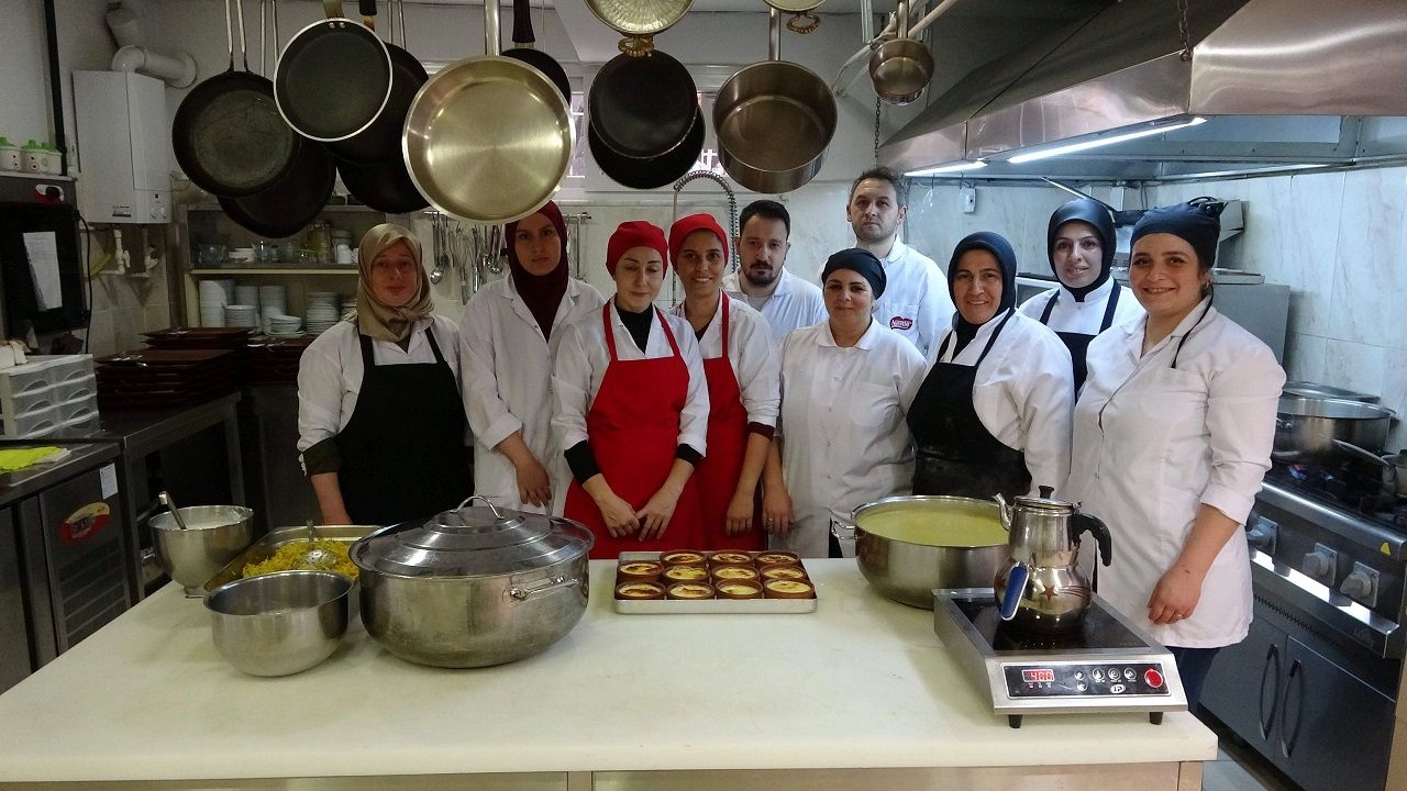 Trabzon meşhur lezzetlerinden Hamsiköy sütlacı ders konusu oldu