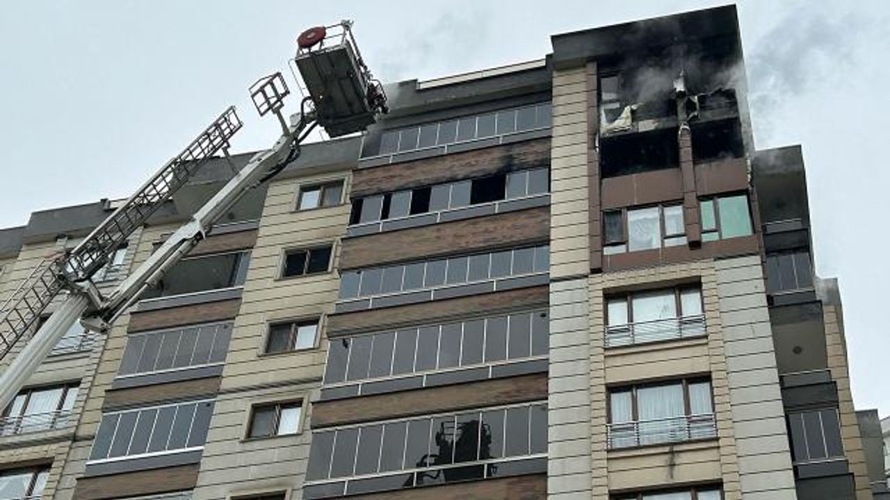 Trabzon'da apartmanda yangın çıktı: 3 kişi dumandan etkilendi