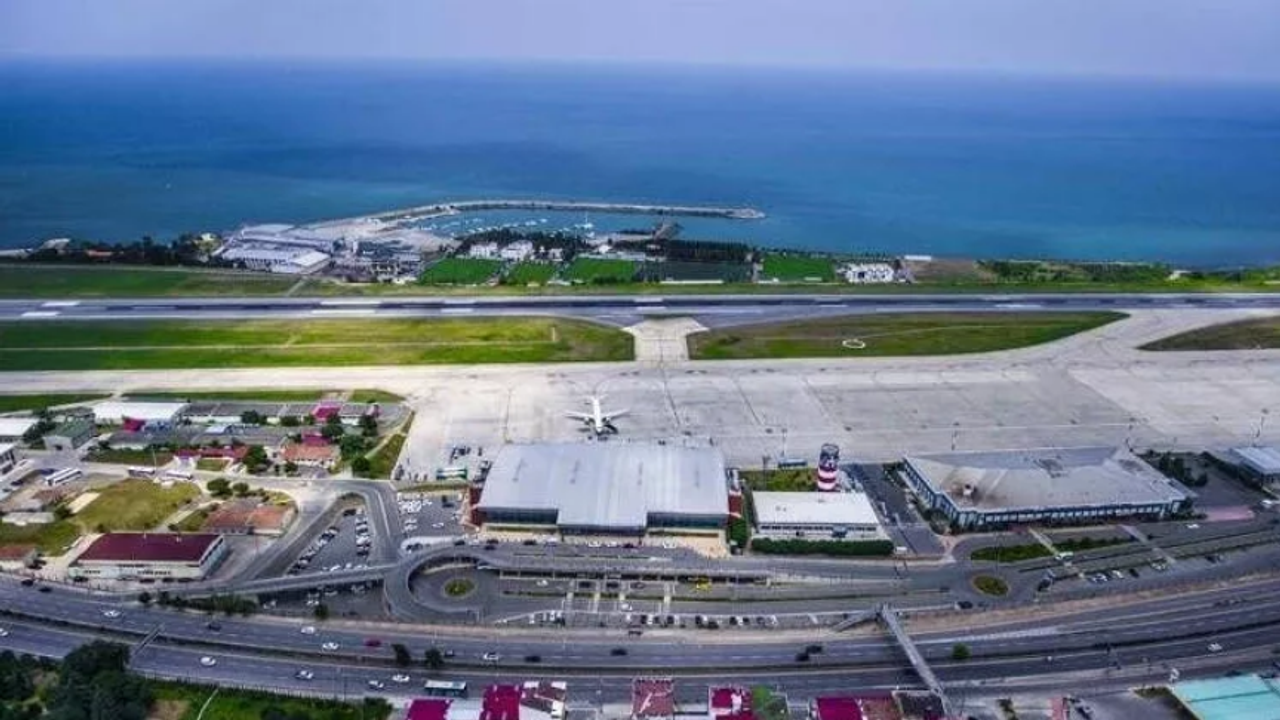 Trabzon Havalimanı'nda Yolcu Yoğunluğu Yaşanıyor