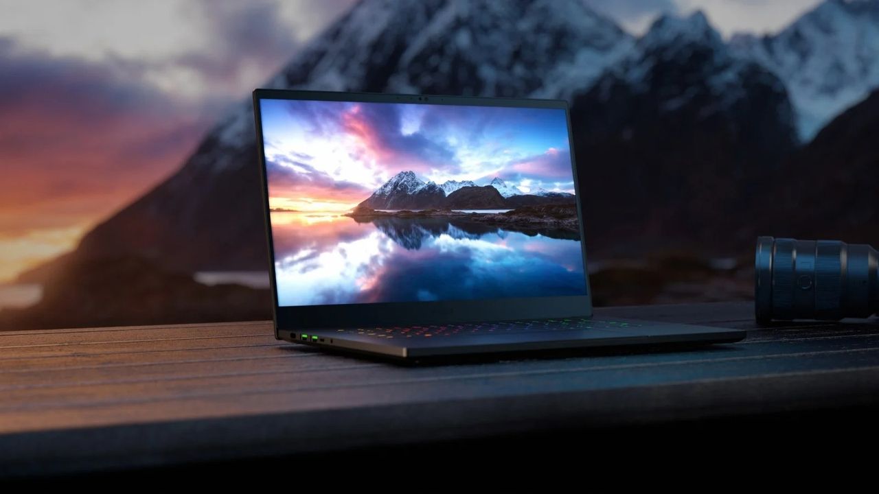 Samsung, 2023'te İlk Katlanabilir OLED Ekranlı Dizüstü Bilgisayarını Piyasaya Sürebilir