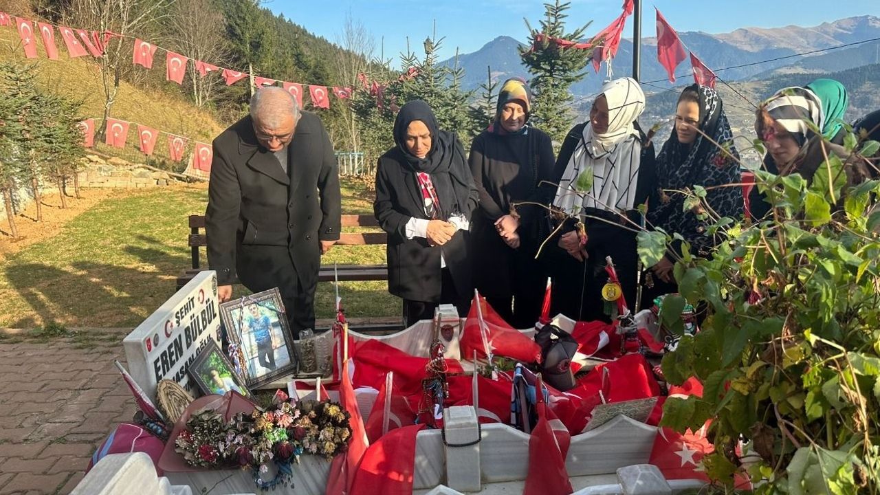 Trabzon'da şehit anneleri Eren Bülbül'ün mezarını ziyaret etti