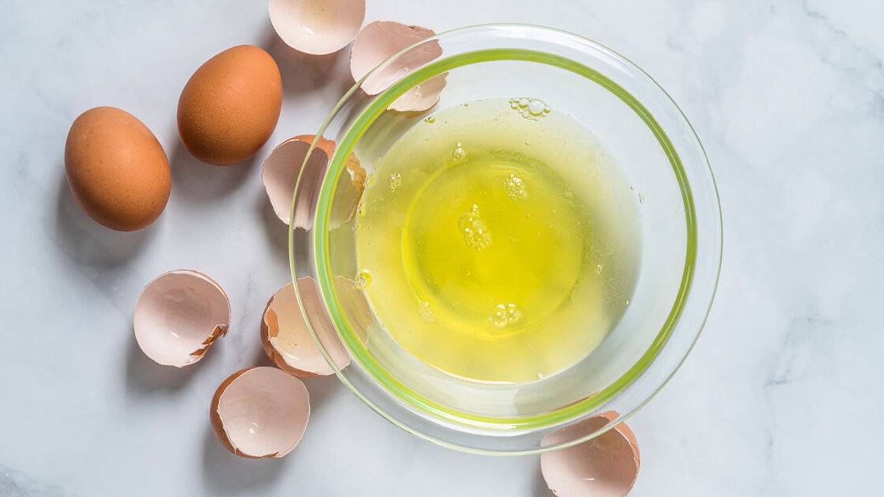 Yumurta akının cilde faydaları nelerdir? 3 etkili yumurta akı maskesi…