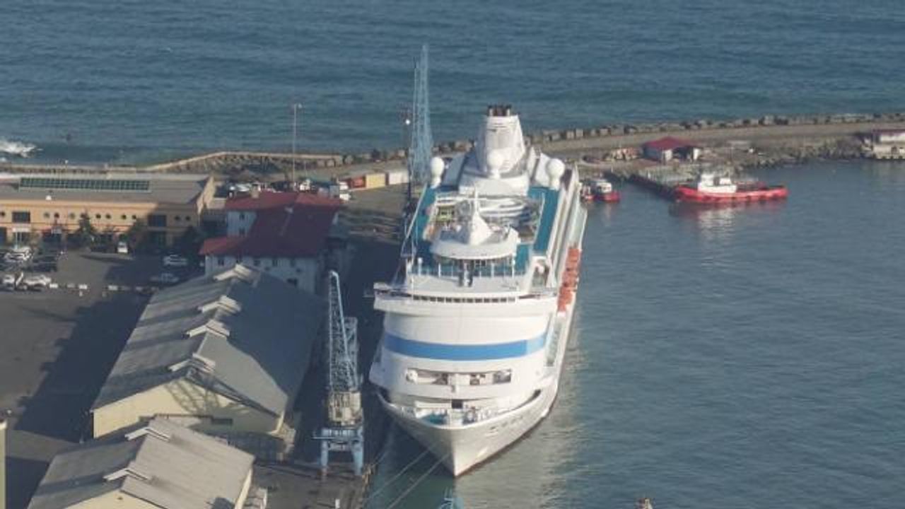 "Astoria Grande" kruvaziyeri 502 yolcusuyla Trabzon Limanı'na geldi