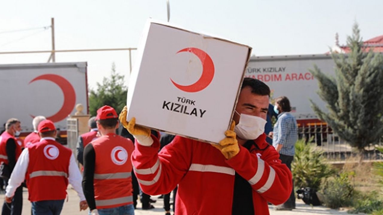 Kızılay, Trabzon'dan deprem bölgesine yardım tırı gönderdi
