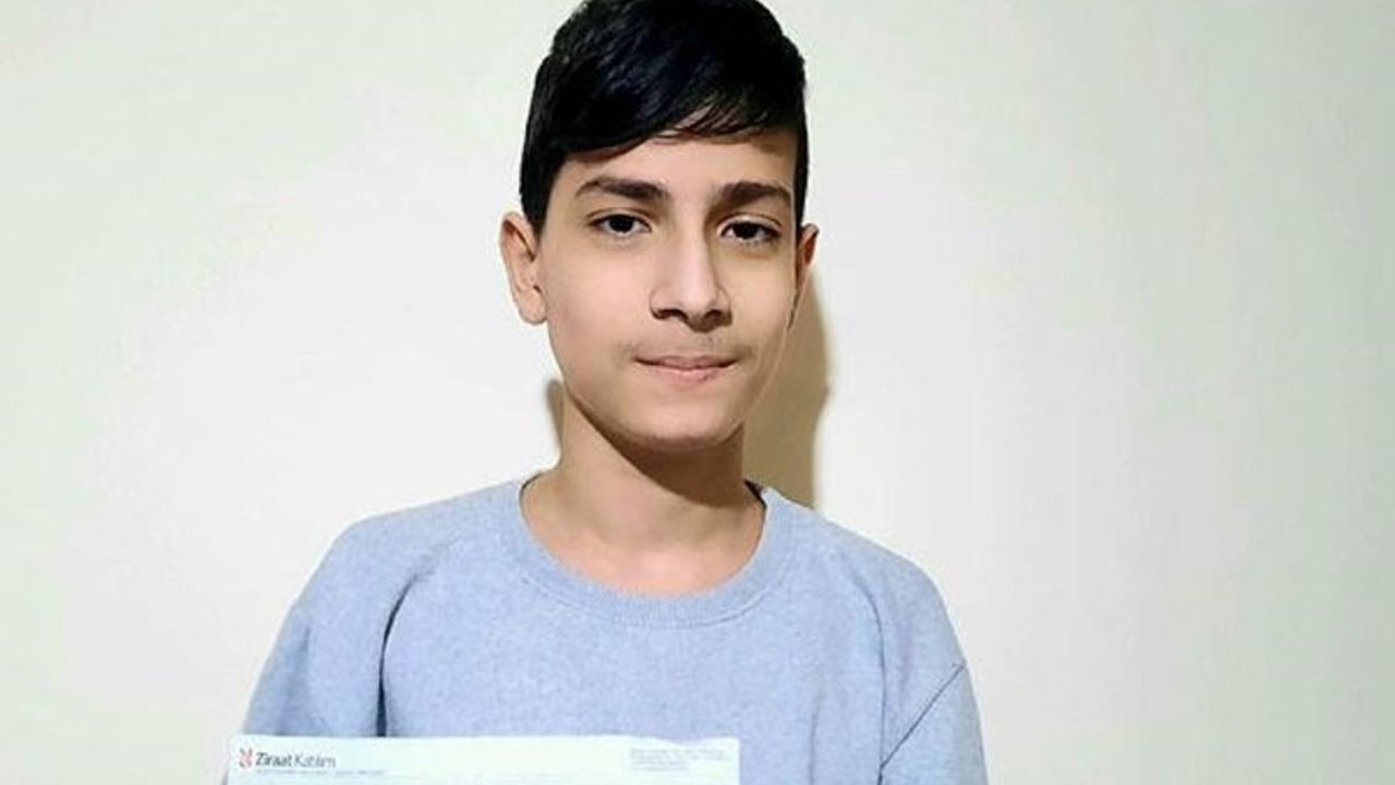 Trabzonlu Öğrenci Burs Parasını Bağışladı