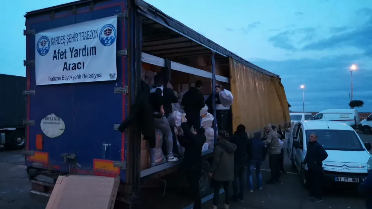 Trabzon'dan binlerce ekmek deprem bölgesine gönderiliyor