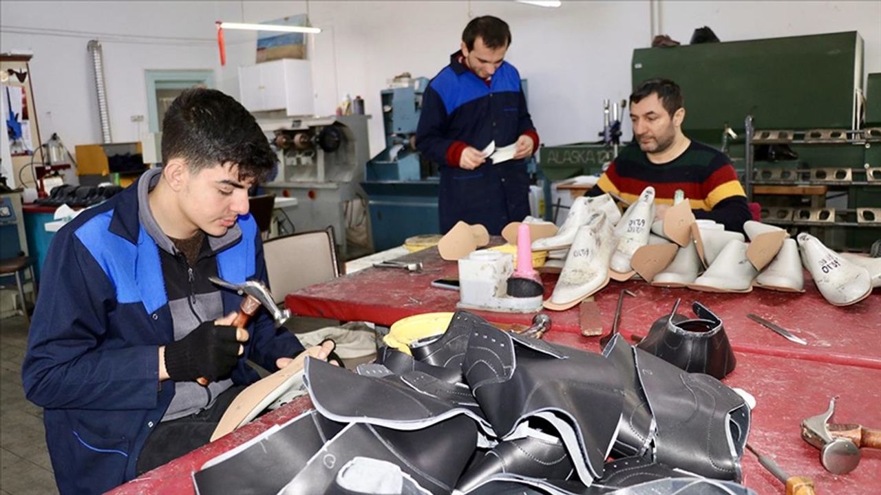 Trabzon deprem bölgesine destek için üretmeye devam ediyor