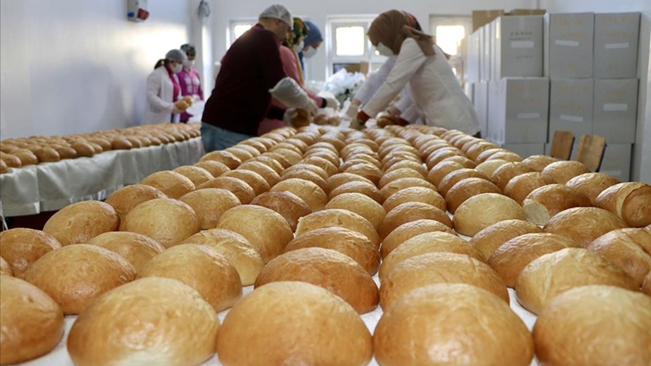 Trabzon'dan deprem bölgesine her gün binlerce ekmek gönderiliyor