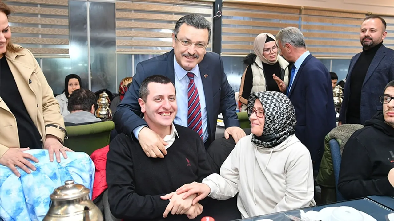 Ortahisar Belediye Başkanı Genç, özel gereksinimli bireylerle iftarda buluştu!