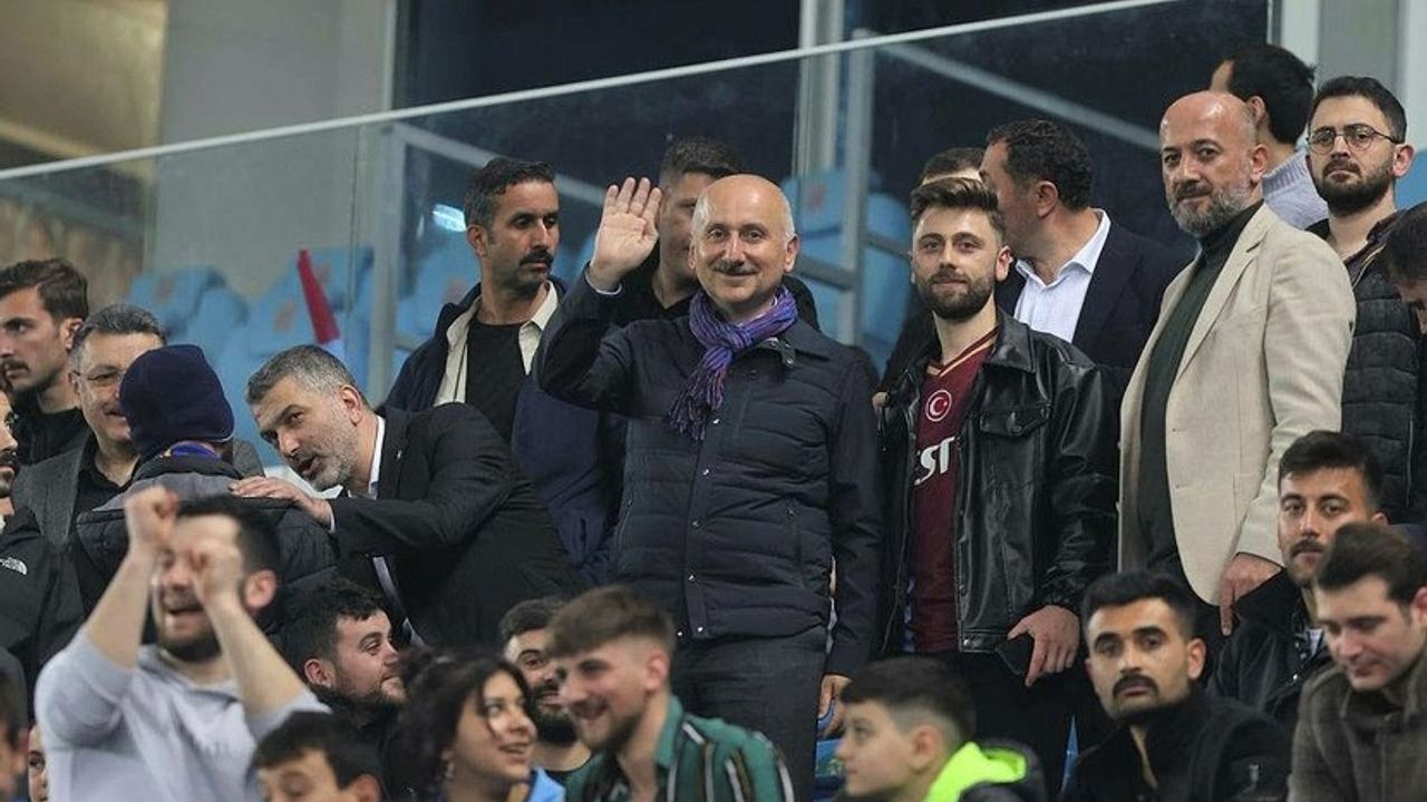Bakan Adil Karaismailoğlu Trabzonspor Beşiktaş Maçını Tribünden İzledi