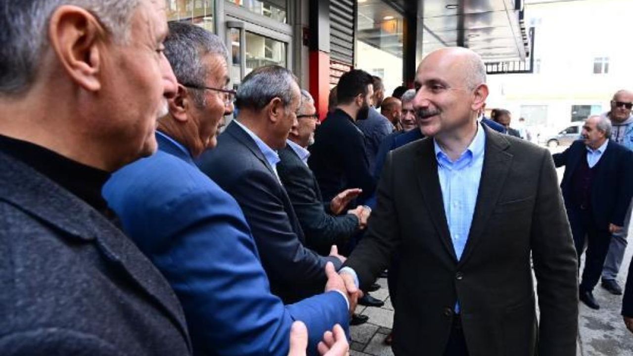 Bakan Karaismailoğlu, bayramın ilk günü Trabzon'da hasta ziyaretindeydi