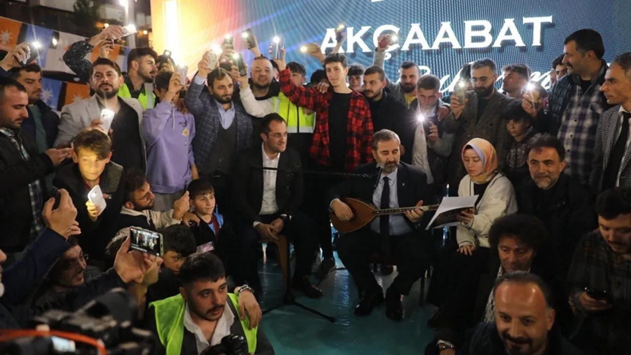 AK Parti Trabzon Milletvekili Adayı Mustafa Şen Akçaabat'ta