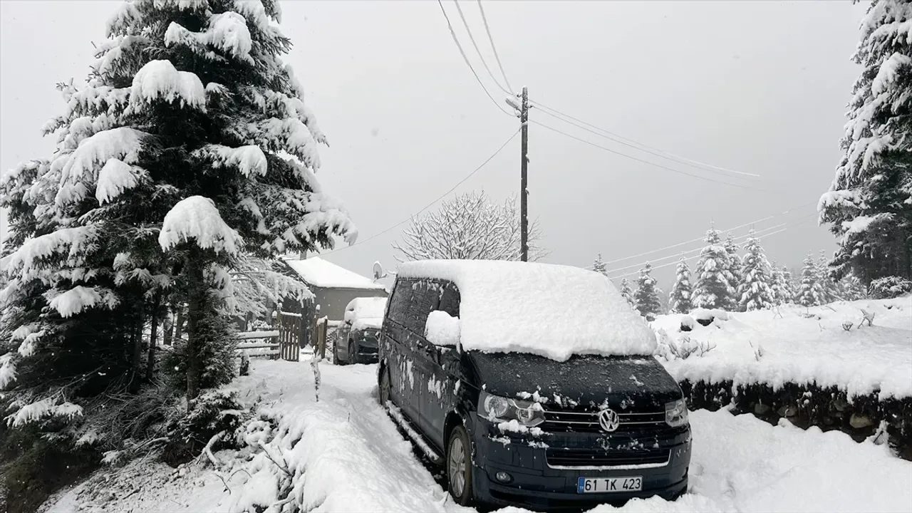 Trabzon'da yükseklere kar yağdı