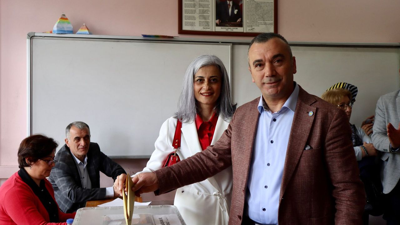 İYİ Parti Trabzon Adayı Yavuz Aydın Oyunu Kullandı
