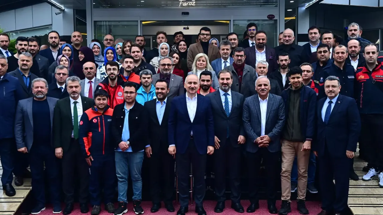 Trabzon'da konuşan Adil Karaismailoğlu: "Büyüklük bu, nereden nereye"