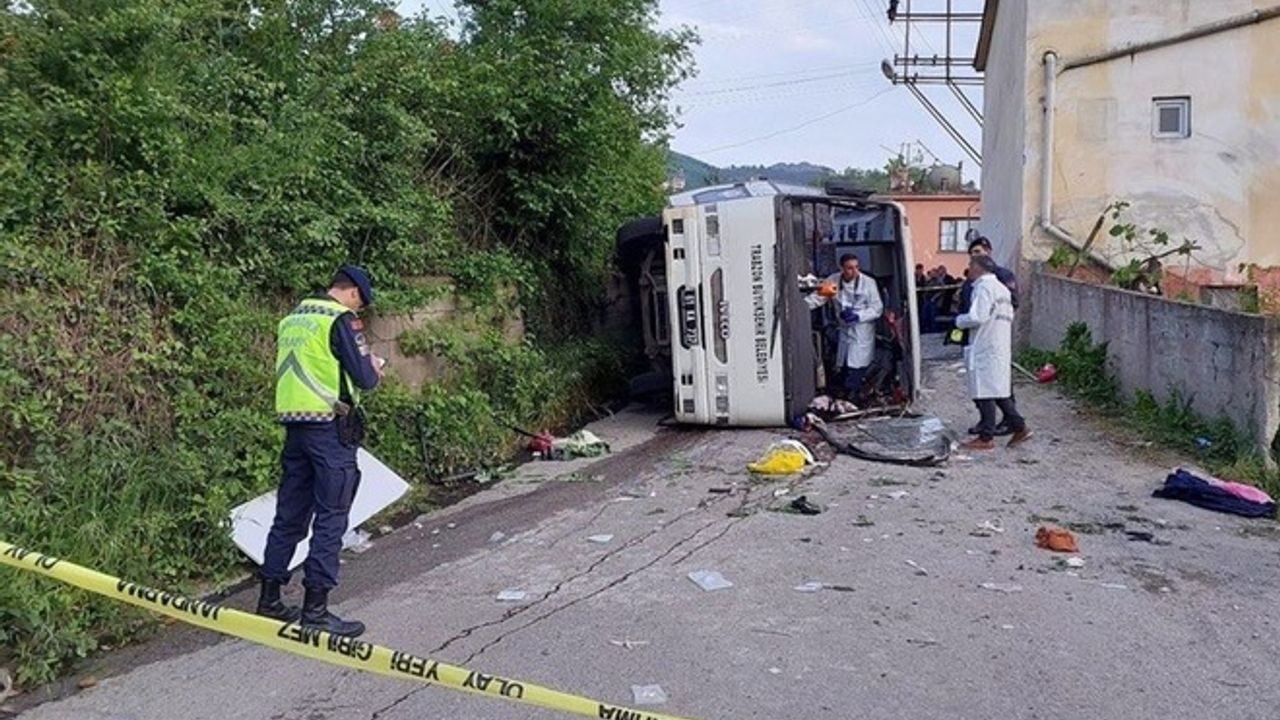 Akçaabat'ta belediye otobüsü şarampole devrildi: 5 kişi hayatını kaybetti!