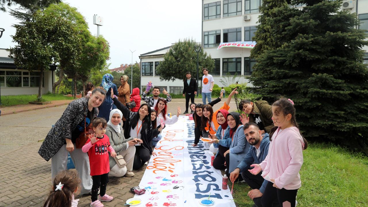 Trabzon Üniversitesi Depremzede Çocuklar için Şenlik Düzenledi