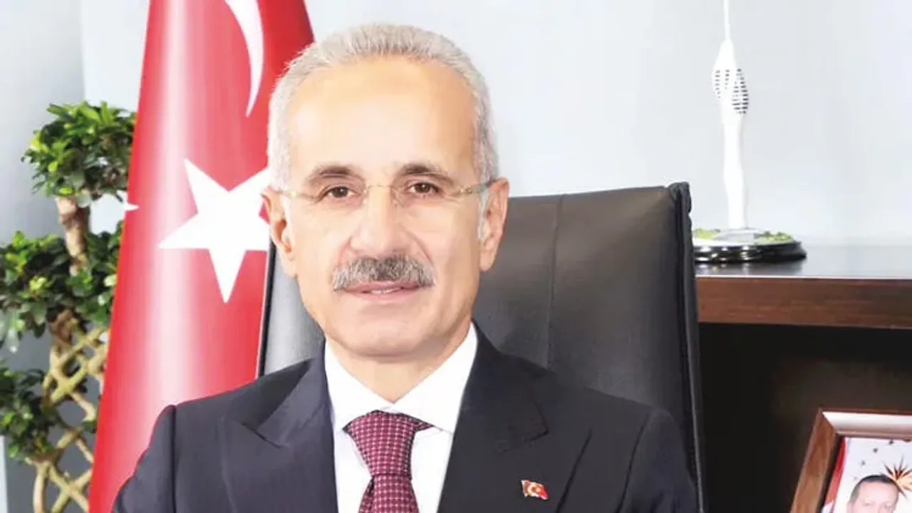 Bakan Uraloğlu'ndan Antalya ve Trabzon Havalimanı Açıklaması