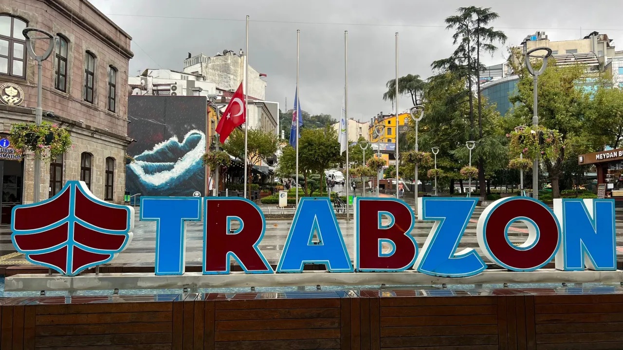Trabzon'da bayraklar yarıya indirildi! 3 günlük yas ilan edildi