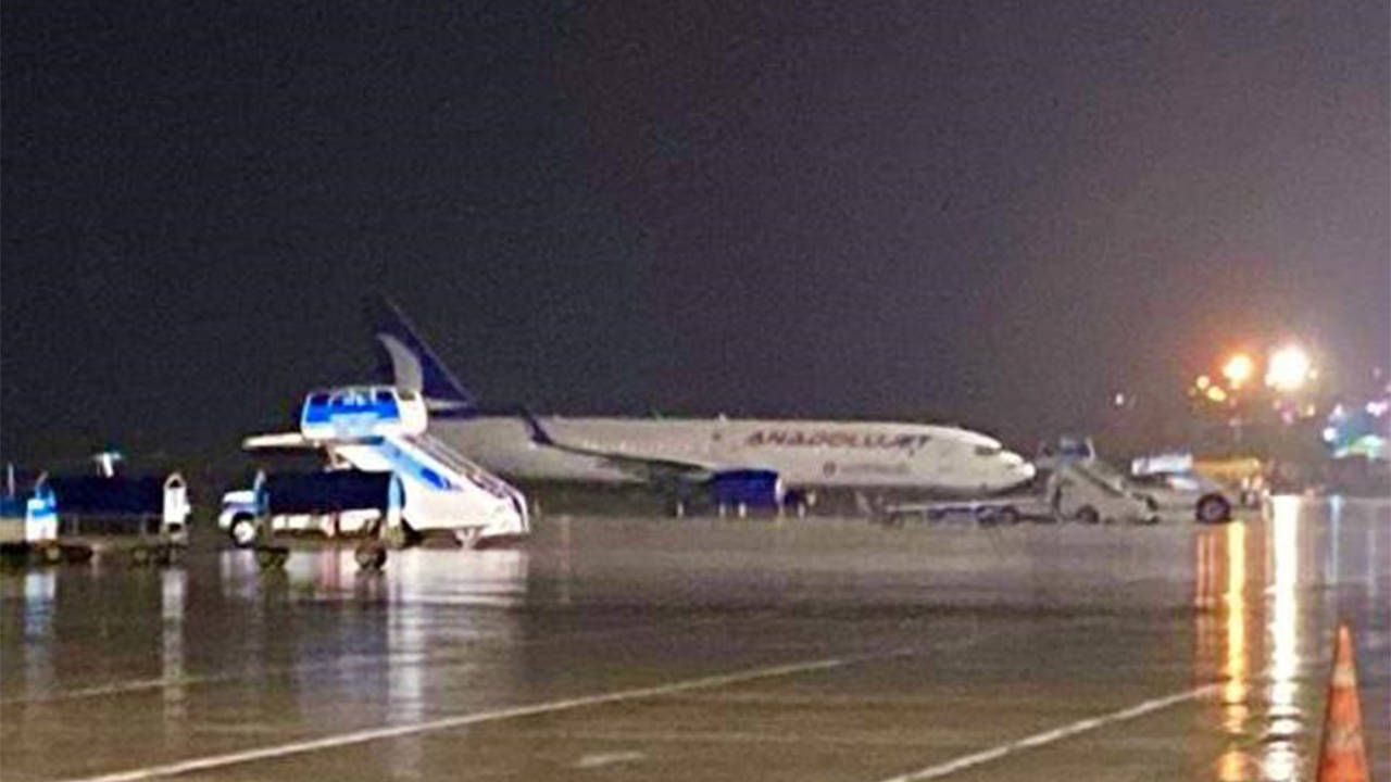 Yıldırım isabet eden uçak, Trabzon Havalimanı’na mecburi iniş yaptı!