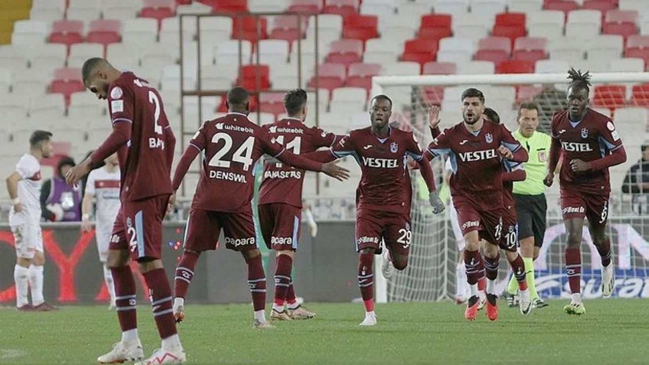 Trabzonsporlu Futbolculardan Sivas Dönüşü Anlamlı Hareket