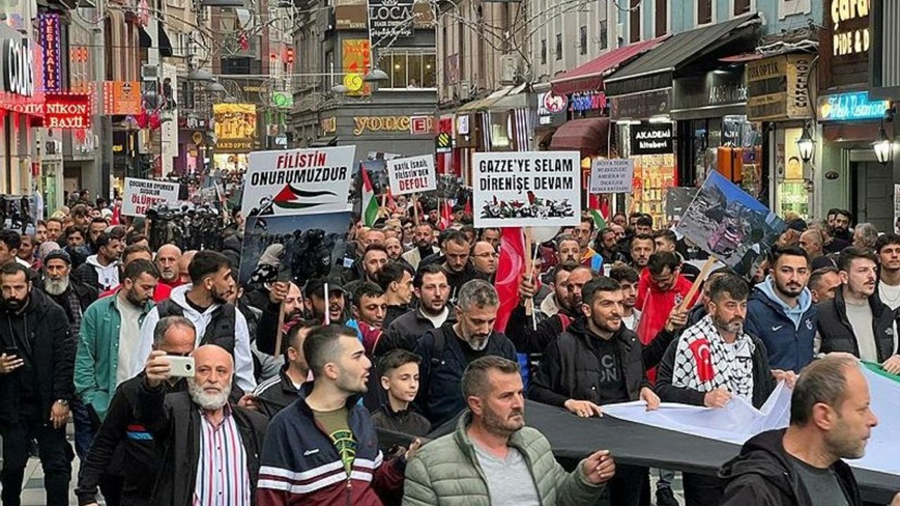 Trabzonsporlu Taraftarlar Özgür Filistin İçin Yürüdü