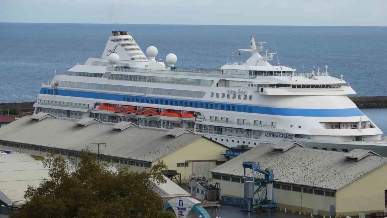 Trabzon kruvaziyer gemiyle Rus turistleri ağırlıyor