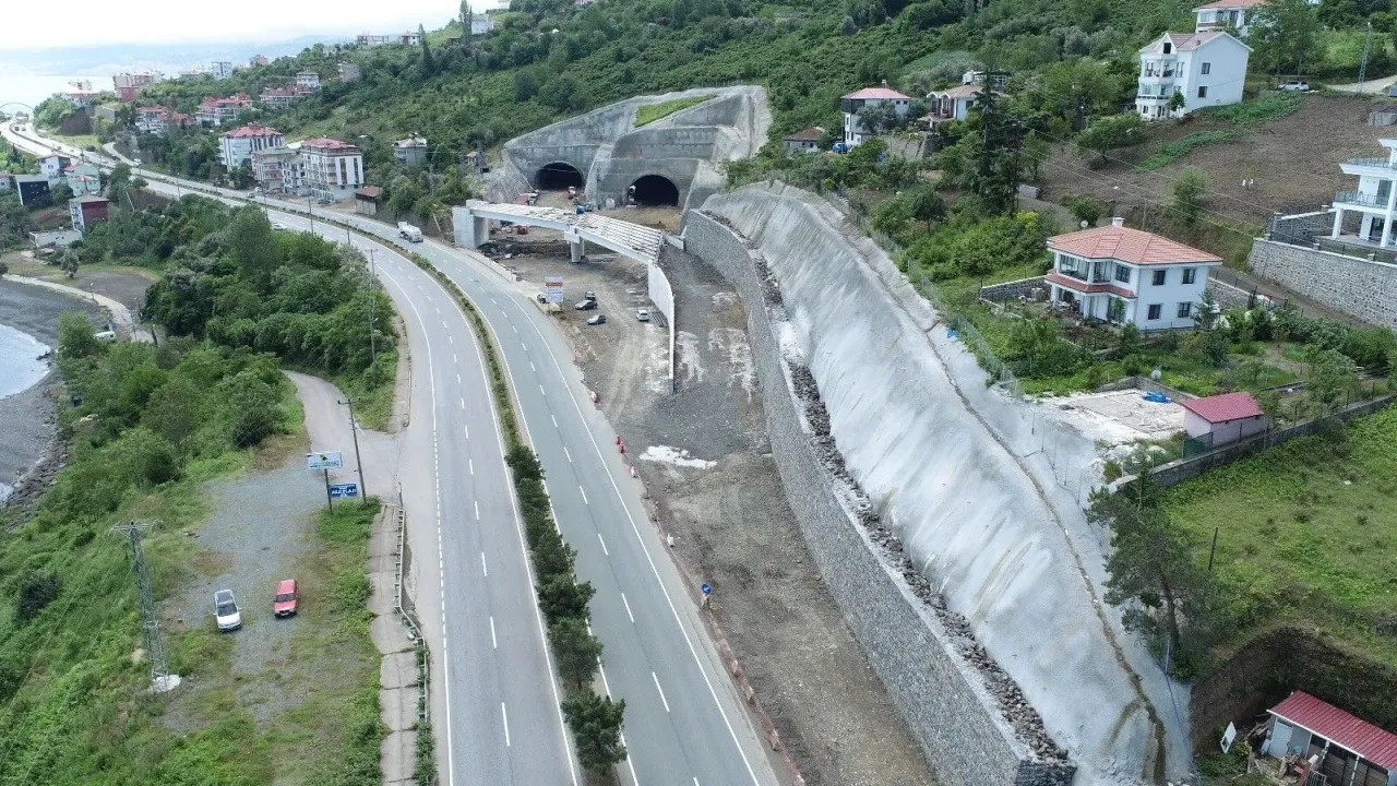Akçaabat’ta Ulaşıma Nefes Aldıracak Projeler: 24 Tünel Ağzında Hummalı Çalışma