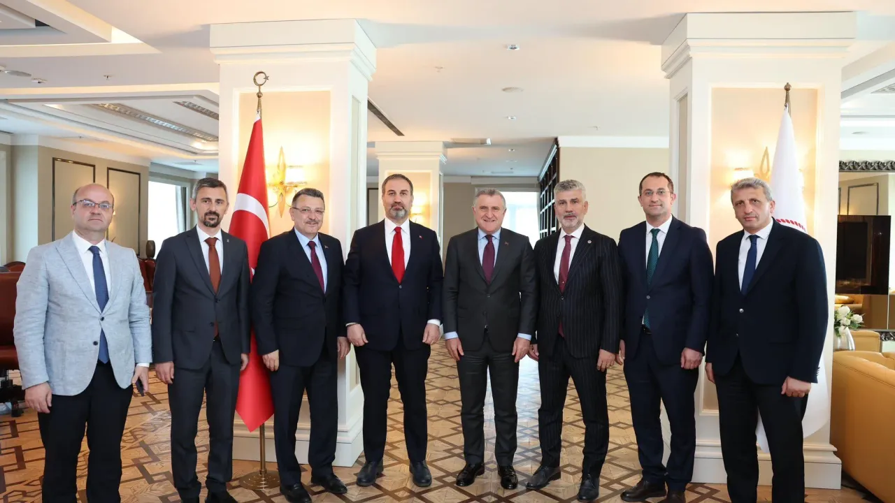 AK Parti Heyeti Bakan Bak ile Spor ve Sahil Projeleri Görüştü