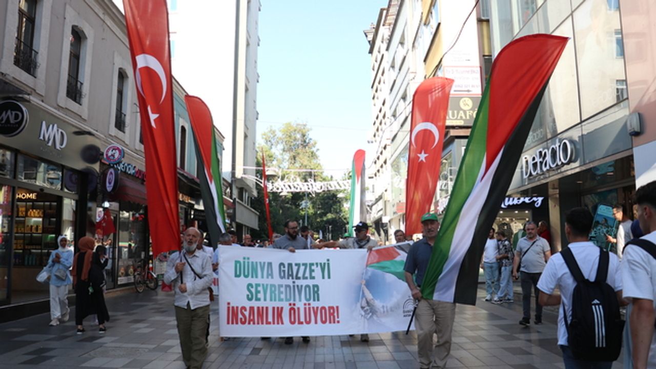 Trabzon'da Gazze'ye Destek İçin Yürüyüş Düzenlendi