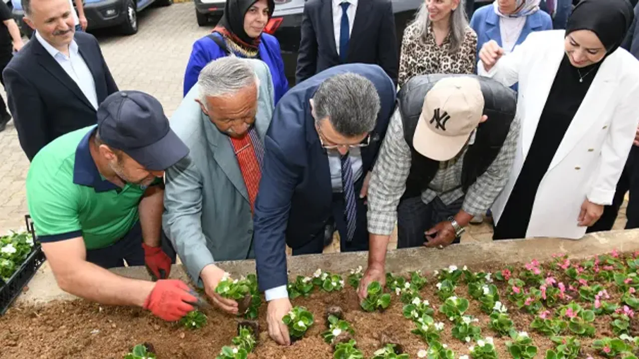 Başkan Ahmet Metin Genç’ten Huzurevine Babalar Günü Ziyareti