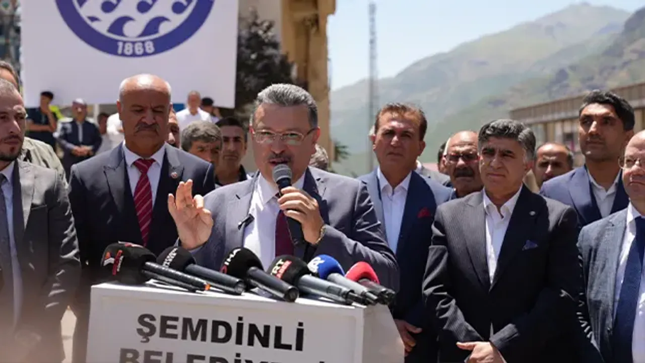Trabzon ve Şemdinli Arasında Kardeşlik Köprüsü: "Trabzon Caddesi" Açıldı