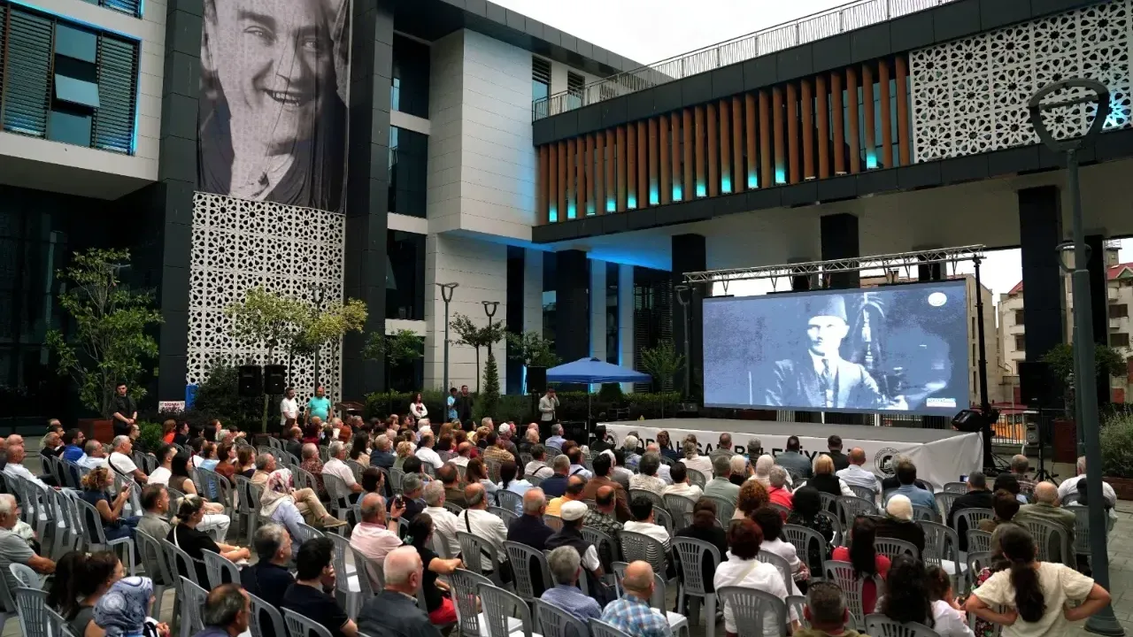 Atatürk’ün Trabzon Ziyaretlerini Anlatan Belgesel Ortahisar’da İzleyiciyle Buluştu