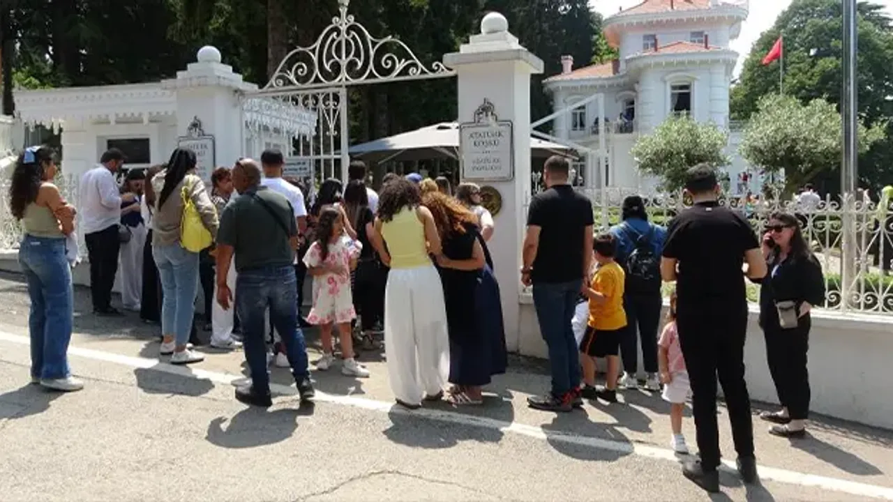 Trabzon’da Bayram Yoğunluğu: Atatürk Köşkü ve Ayasofya Camii’ne Ziyaretçi Akını