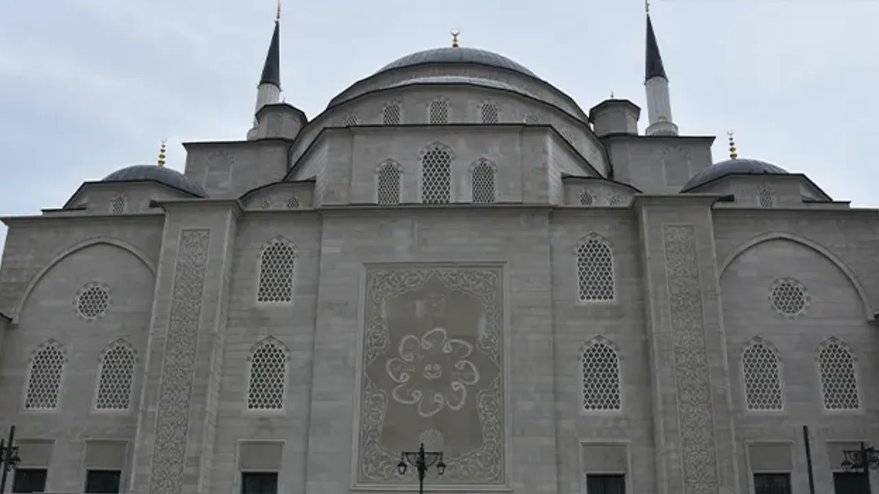 Trabzon'un Yeni Simgesi: Hanife Hatun Camisi Açılışa Hazırlanıyor