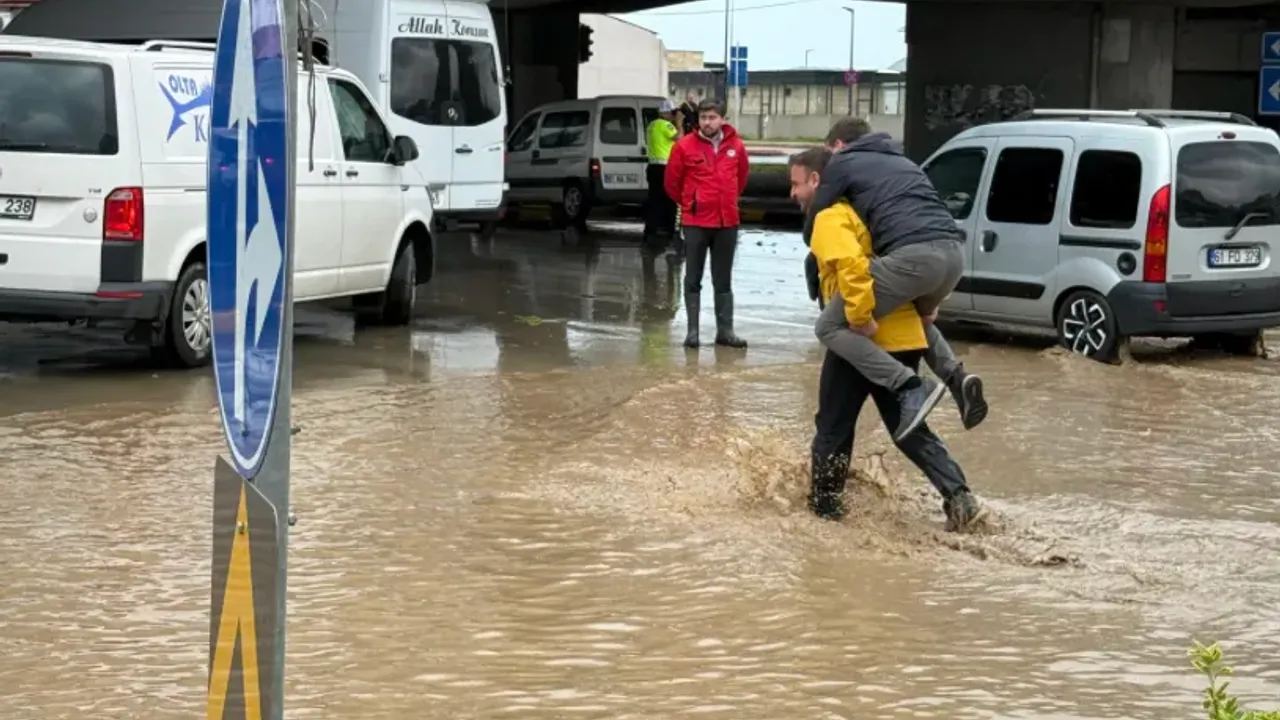 “Trabzon’un Ruhunda Mücadele Var Ama...” – Sel Felaketi Sonrası Kritik Çağrı