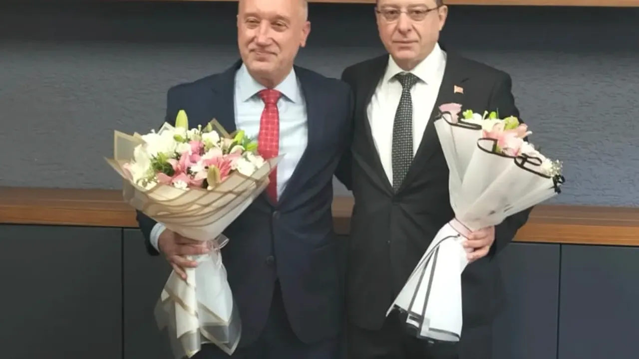 Trabzon İl Sağlık Müdürlüğü’nde Görev Değişimi: Dr. Mehmet Topsakal Devir Teslimle Göreve Başladı