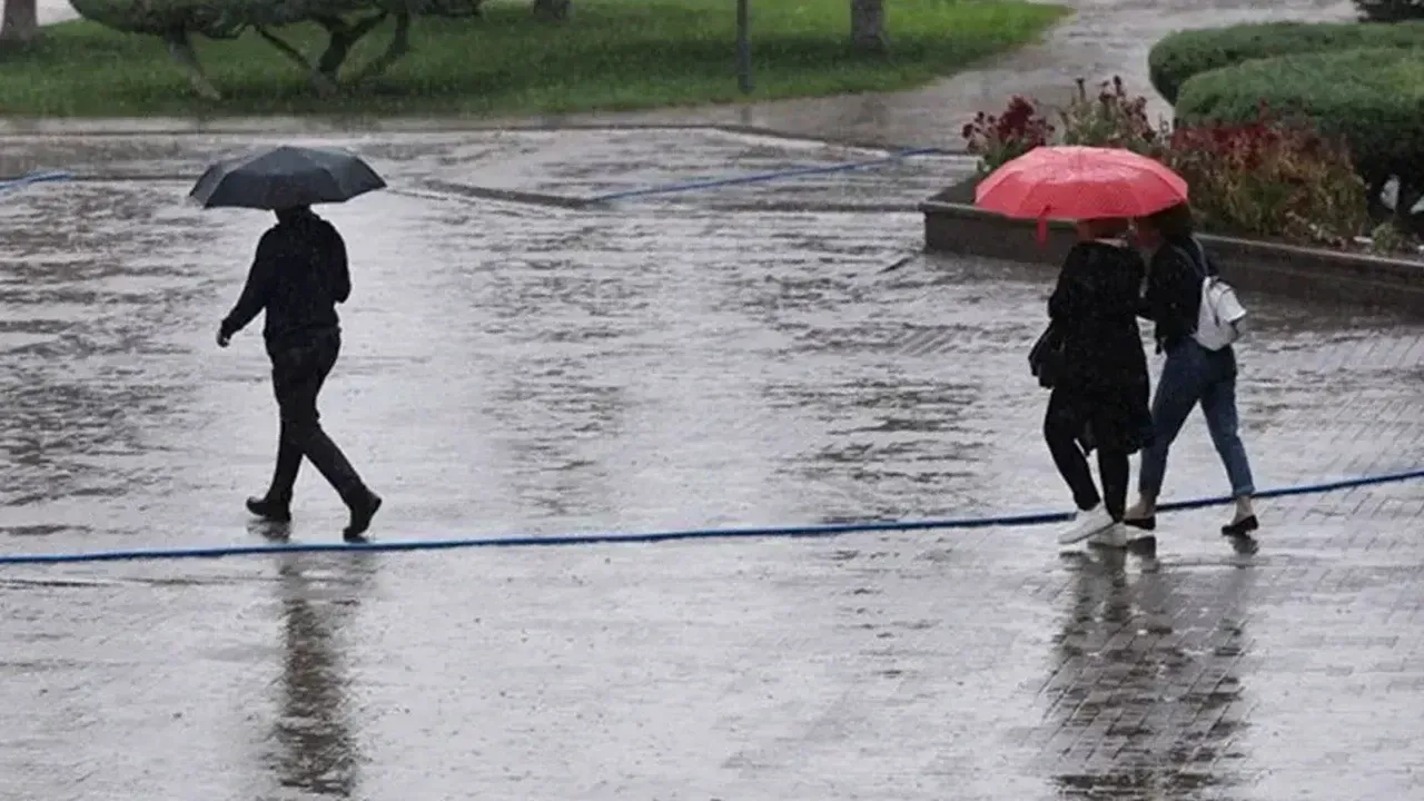 Meteoroloji Uyardı: Hafta Sonuna Dikkat! Sıcaklıklar Düşüyor, Yağış Geliyor