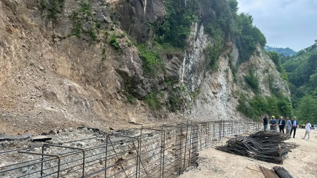 Trabzon Of’ta Dik Yamaçlara Çelik Güvenlik Zırhı