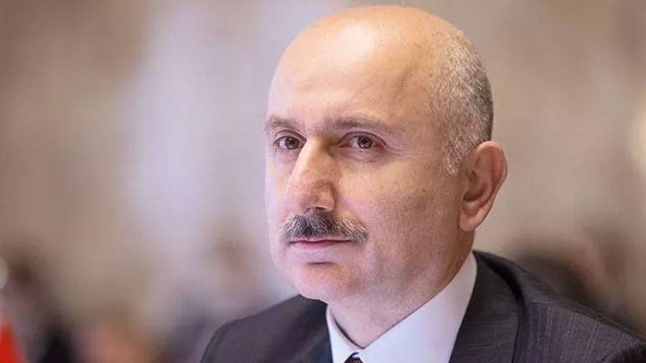 Özgür Özel ve Adil Karaismailoğlu Arasında Trabzon’da Siyasi Gerilim: “Kayyımcı Çırağı” İfadesi Tartışma Yarattı