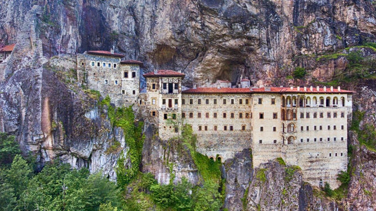 Trabzon’un Sessiz Mirası Yeniden Canlanıyor: Vazelon ve Kuştul Manastırları İçin Restorasyon Girişimi Başladı