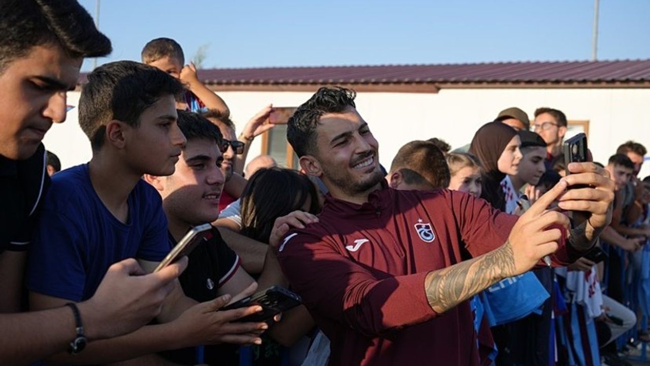 Trabzonsporlu Futbolcular Erzurum’da Taraftarla Buluştu